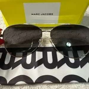 Marc Jacobs | Accessories | Marc Jacobs Black Sunglasses  display picture 2